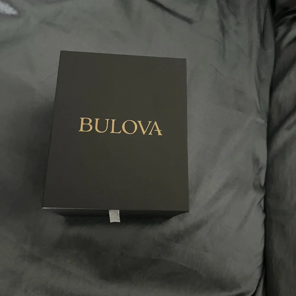 Stylish Bulova Men's Silver Watch - Picture 7 of 7